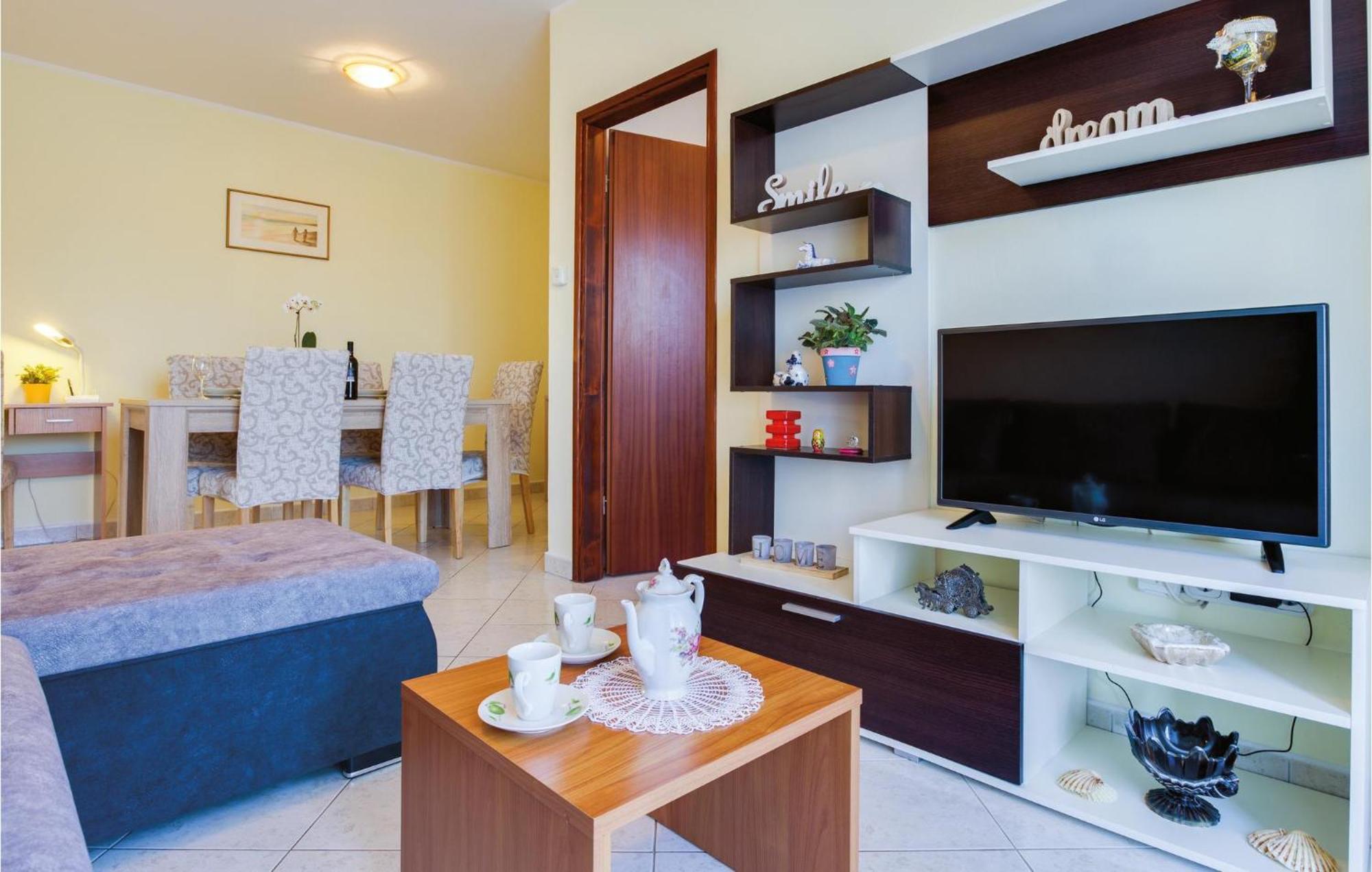 Amazing Apartment In Porec With Kitchen Exterior photo
